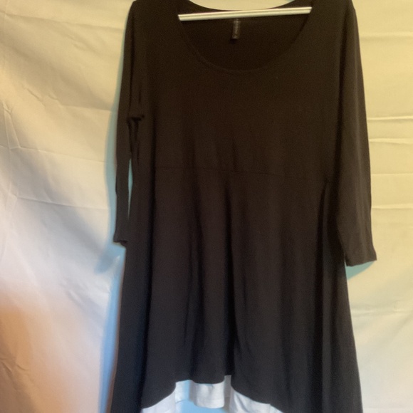 Massini Quarter Length Sleeve Top - Picture 1 of 6